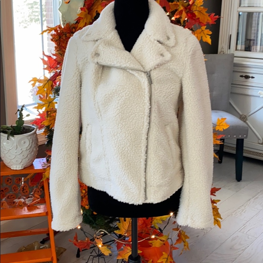Size Medium Jacket - Picture 5 of 9
